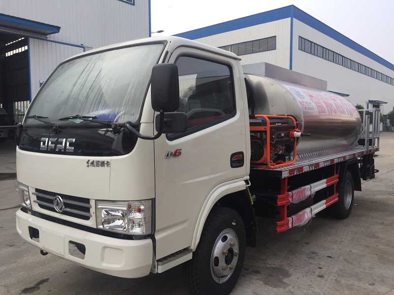 國六東風多利卡4噸瀝青灑布車